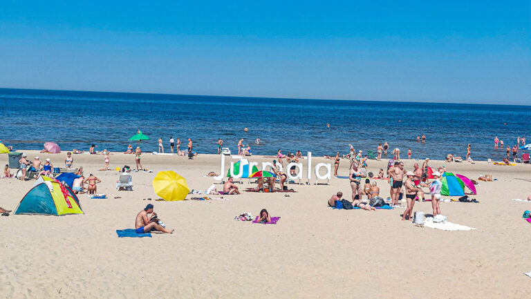 Su automobiliu po Baltijos šalis: ką verta žinoti prieš sėdant prie vairo?