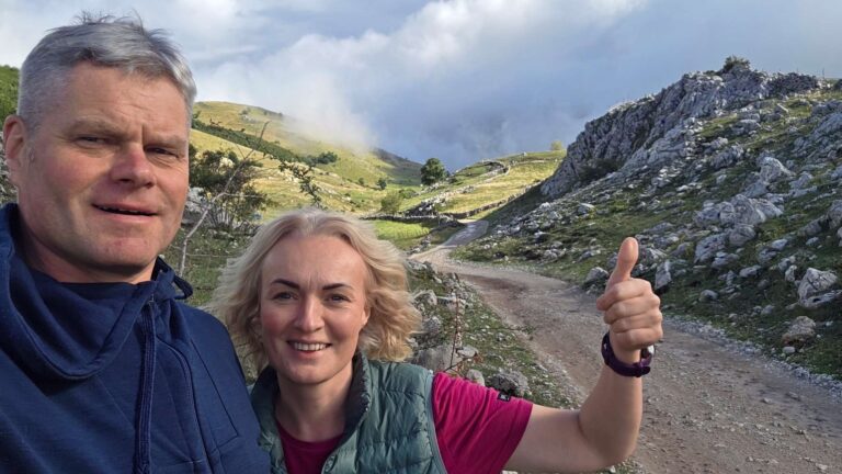 „1000 pasaulio stebuklų“ projekto kūrėjai vėl kelyje: kaip visureigis tampa namais