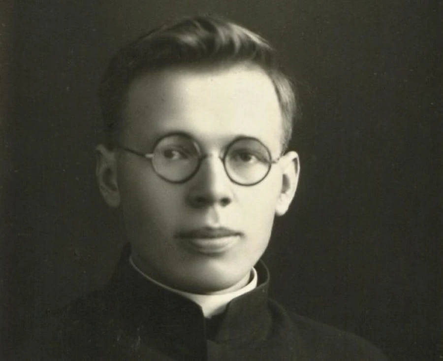 Kviečia į Panevėžio miesto Garbės piliečio – kun. Alfonso Lipniūno – regalijų įteikimo ceremoniją