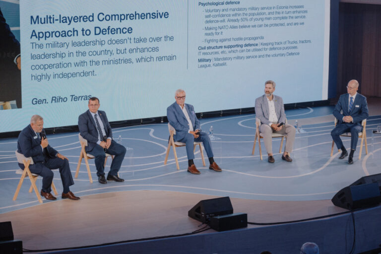 Atsparumo formulė Baltijos šalims: civilinė gynyba, ginklų prieinamumas ir karo tarnyba