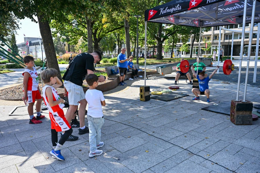 Panevėžyje įvyko 35-asis tarptautinis sunkiosios atletikos turnyras – puiki patirtis jauniesiems sportininkams