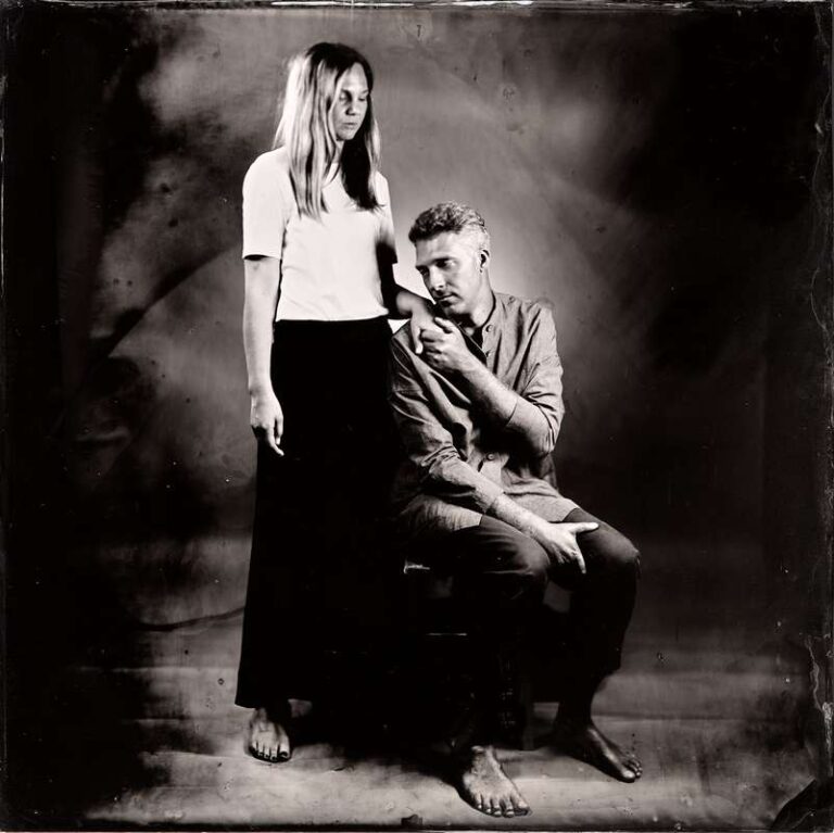 Mindaugo Meškausko parodoje „Ryšys“ – senąja fotografijos technika kurti porų portretai