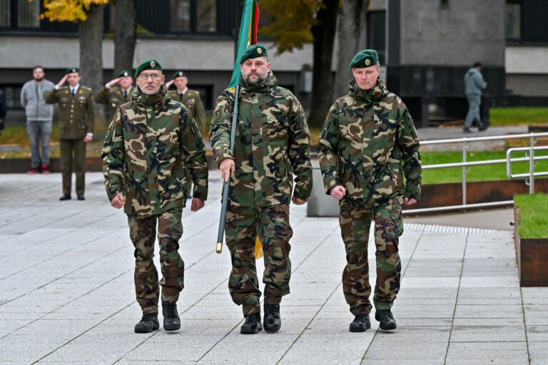 Šaulių 5-osios rinktinės vėliava perduota naujam vadui