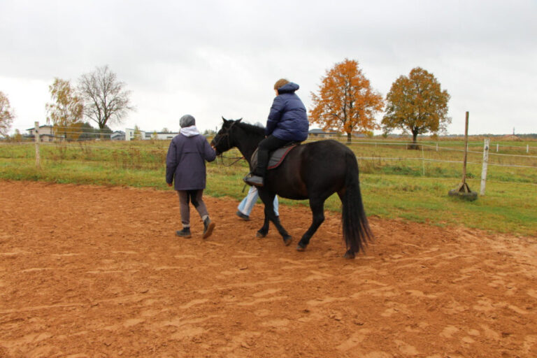 Panevėžio rajone įtraukiojo ugdymo pagalbininkais tampa žirgai