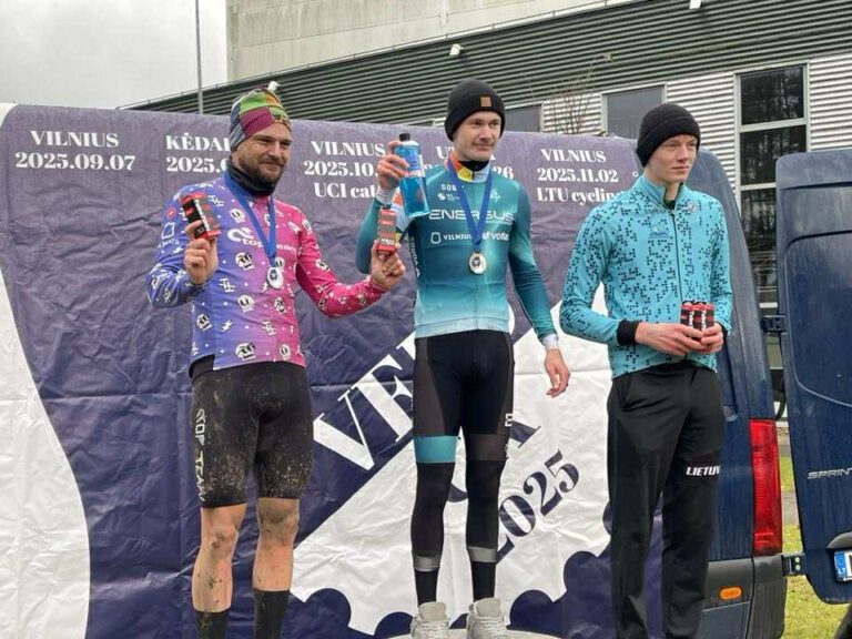 Raimundo Sargūno sporto gimnazijos dviratininkai skynė pergales Velo CX varžybose