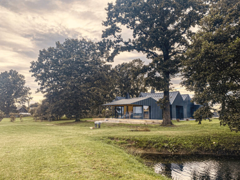 KTU SAF docentas Vytautas Baltus pretenduoja į architektūros „Oskarą“: sužavėjo projektuota sodyba Gaižėnų kaime