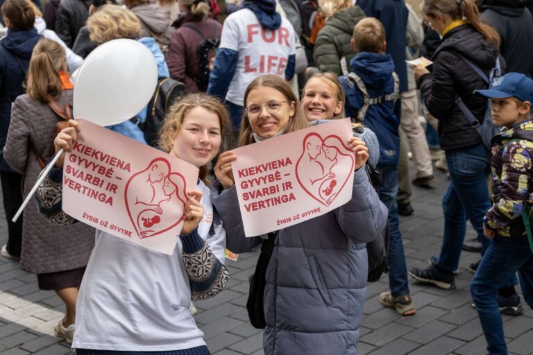 Vilniuje įvyko pirmasis „Žygis už gyvybę“: dalyviai ragino atkreipti dėmesį į gyvybės apsaugą ir žmogaus orumą
