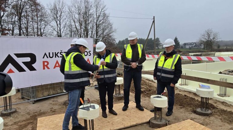 Simbolinė laiko kapsulė įamžino naujo darželio Panevėžio rajone statybas