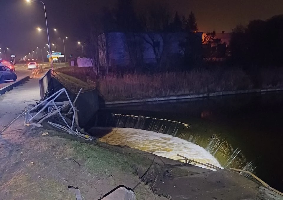 Nevėžio upę  įkrito automobilis ir nuskendo