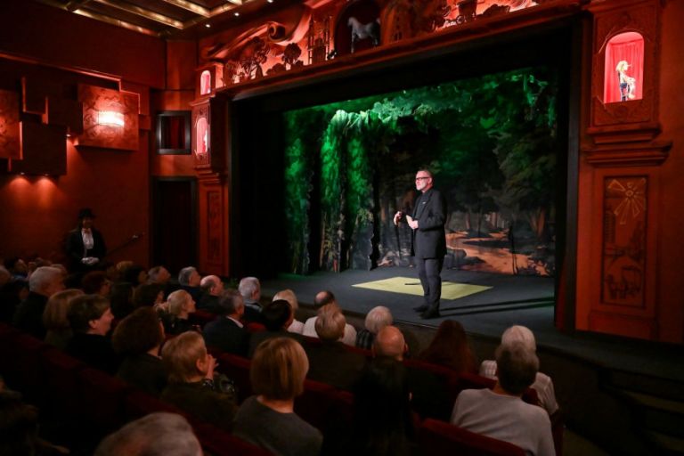 Panevėžio lėlių vežimo teatras įsikūrė naujose patalpose: po priverstinio iškeldinimo – naujo sezono pradžia - Paninfo.lt