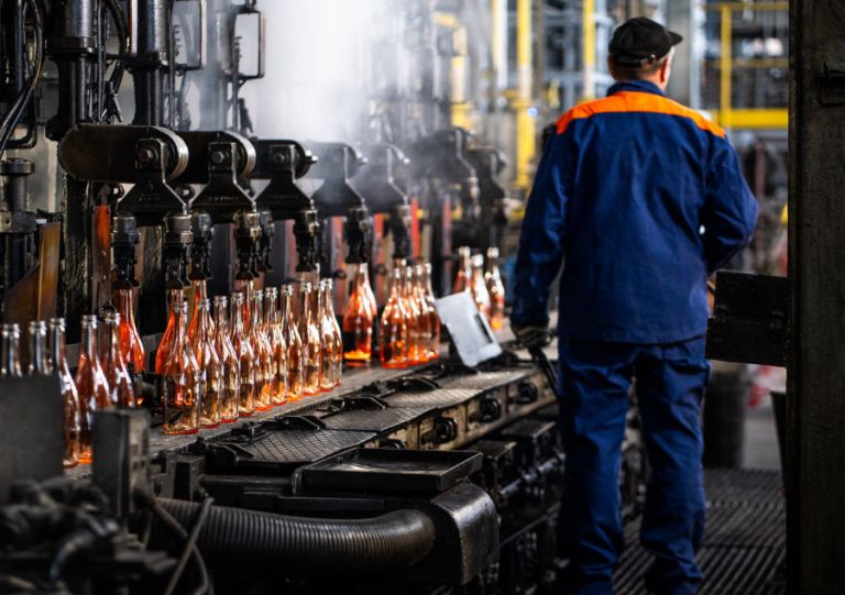 Kaip viena klaida prie rūšiavimo konteinerio sugadina 180 tonų stiklo 3 Darbas fabrike