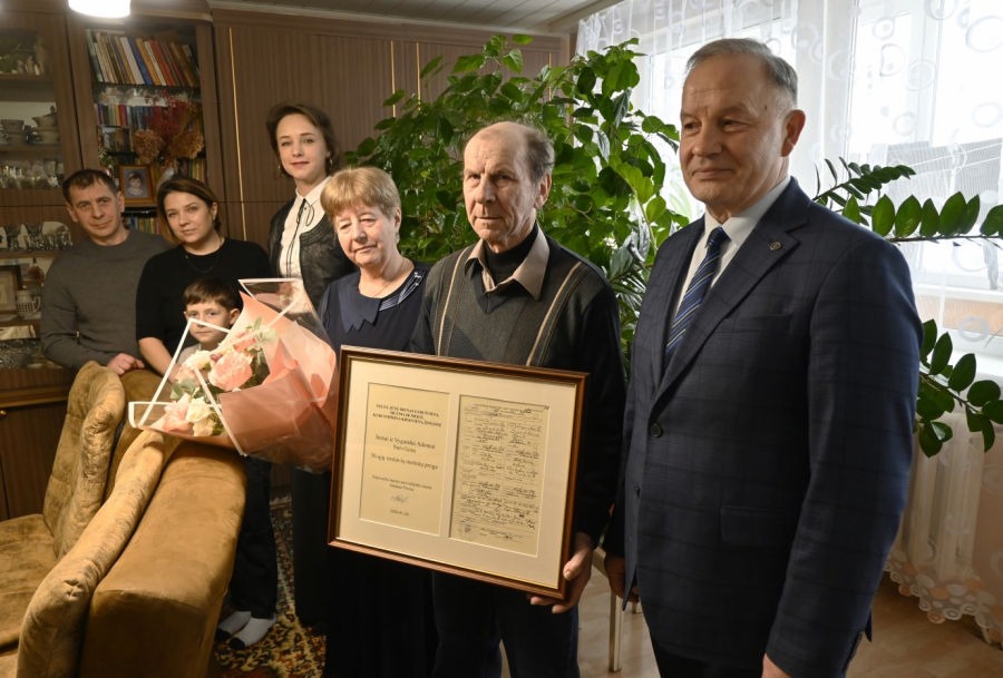 Pusė amžiaus kartu – Krekenavoje pasveikinti auksinių vestuvių sukaktuvininkai 1 Survilų šeima