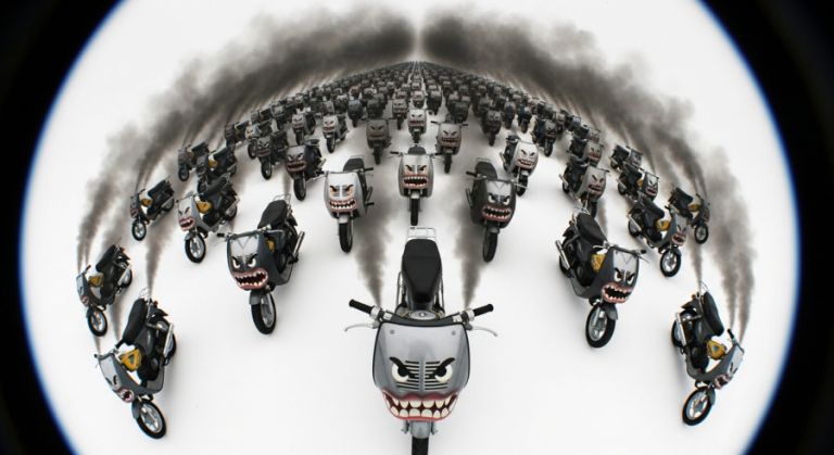 Pasaulio gelbėjimo operacija: Panevėžys įsteigia 200 metrų tyro oro rezervatą, į kurį neįleis dyzelinių mopedų 2 Mopedai