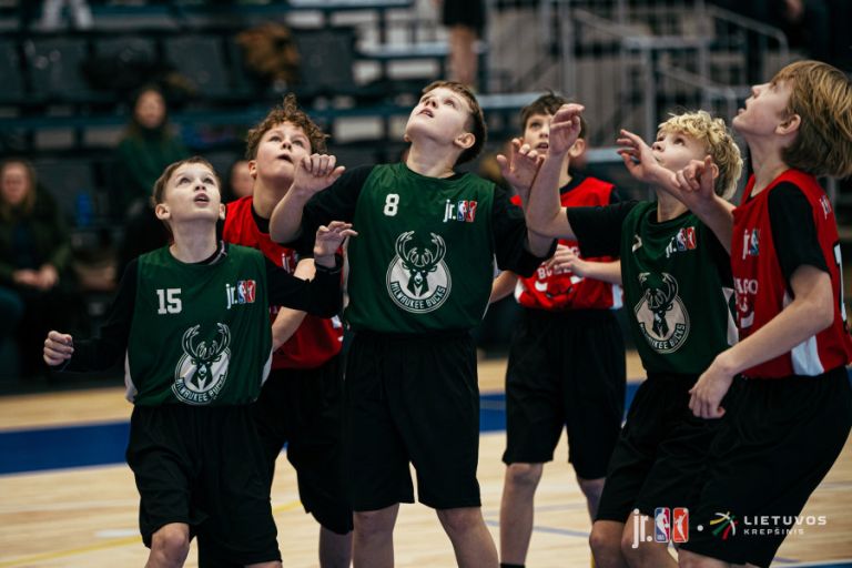 Panevėžiečių startas „Jr. NBA“ lygoje: permainingos kovos ir pirmoji pergalė su „Bucks“ marškinėliais - Paninfo.lt