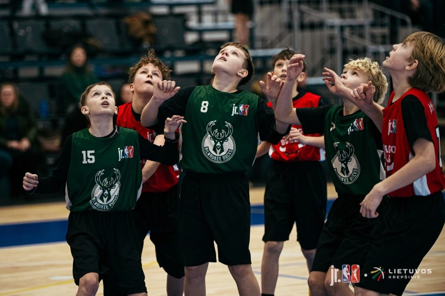 Panevėžiečių startas „Jr. NBA“ lygoje: permainingos kovos ir pirmoji pergalė su „Bucks“ marškinėliais