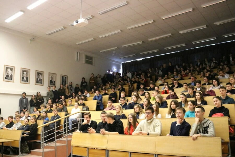 Dirbtinio intelekto eroje – kvietimas suprasti, kaip veikia pasaulis: KTU rengia tradicinį fizikos konkursą