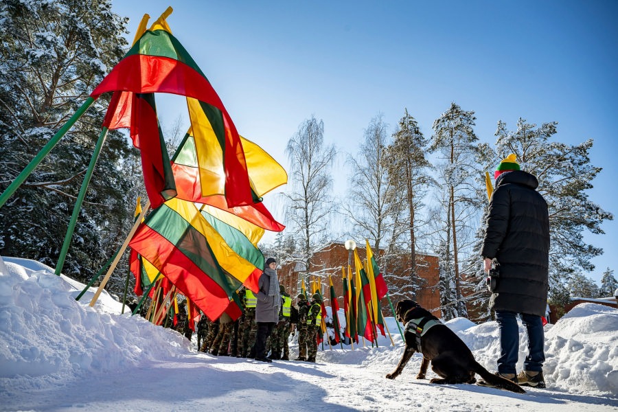 Ekranus iškeitė į išgyvenimo iššūkius: per 1000 moksleivių žiemos atostogas leidžia šaulių stovyklose - Paninfo.lt
