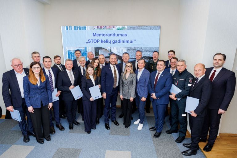 „STOP kelių gadinimui“: institucijos, savivalda ir verslas vienijasi prieš perkrautą transportą 3 Bendra