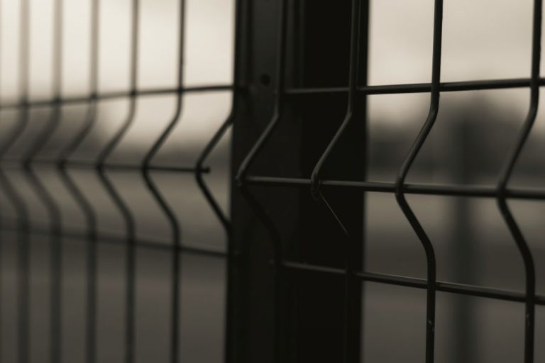 Ar verta montuoti segmentinę tvorą pačiam? Ekspertų atsakymas 2 Ar verta montuoti segmentinę tvorą pačiam? Ekspertų atsakymas - Paninfo.lt