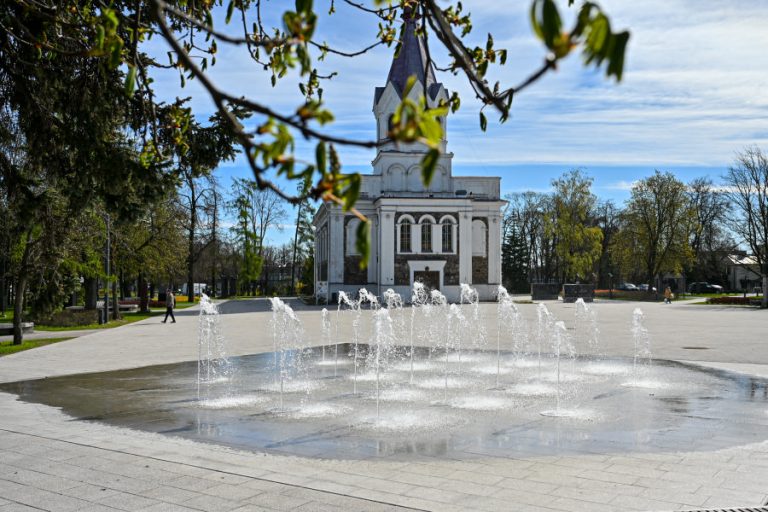 Panevėžyje pradeda veikti fontanai