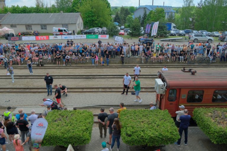 Galiūnų išbandymas Anykščiuose: jėga, tradicijos ir Siauruko dvasia