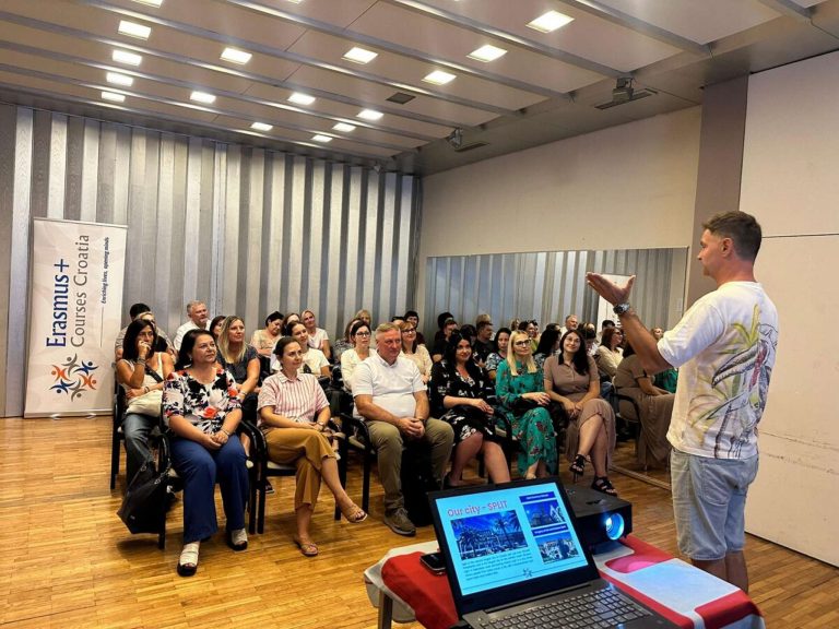 Velžio gimnazija žengia į ateitį: „Erasmus+“ akreditacija atveria kelius į tarptautines inovacijas
