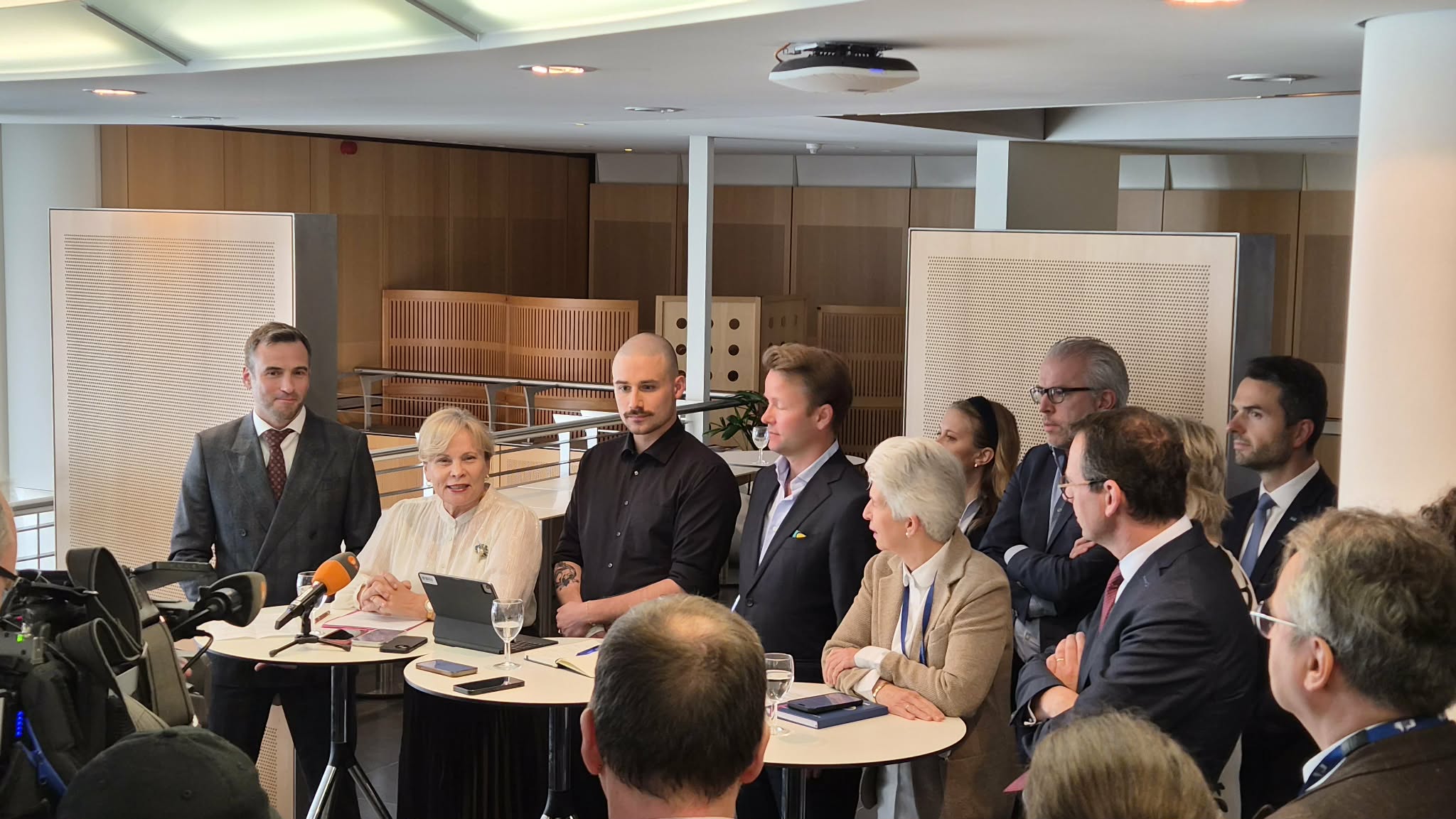 Europos Parlamente sukurta Europos gynybos sąjungos grupė ragina kuo greičiau steigti Gynybos sąjungą, kad Europa galėtų savarankiškai apsiginti