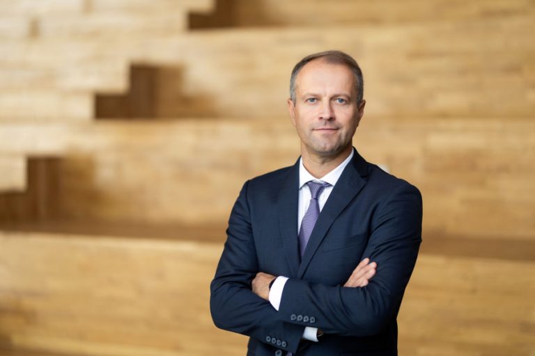 „Sprints Foundation“ prisijungia prie „Pamatai“ iniciatyvos ir skiria 1 mln. eurų tiriamajai žurnalistikai Lietuvoje stiprinti „Sprints Foundation“ prisijungia prie „Pamatai“ iniciatyvos ir skiria 1 mln. eurų tiriamajai žurnalistikai Lietuvoje stiprinti
