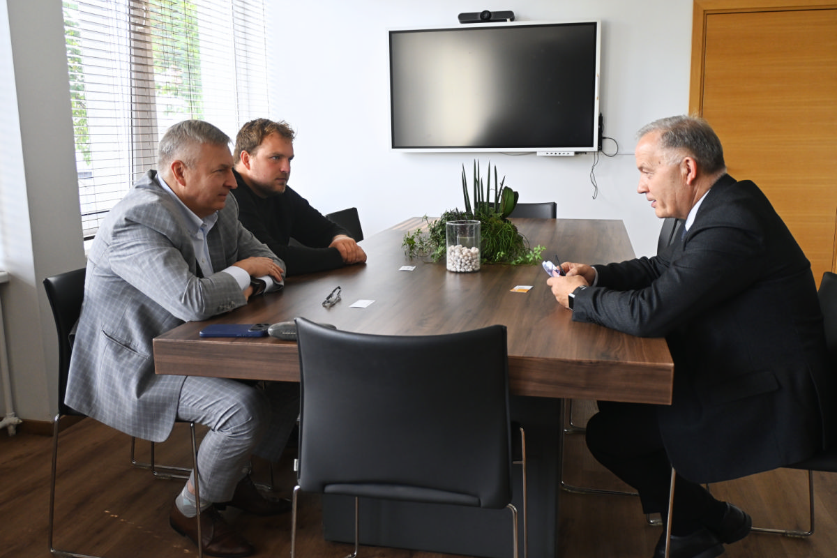 Panevėžio rajono savivaldybėje aptartas planuojamas paukštyno Velžyje atnaujinimo projektas