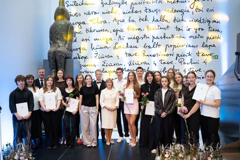 Pagerbė geriausius miesto abiturientus ir jų mokytojus Pagerbė geriausius miesto abiturientus ir jų mokytojus