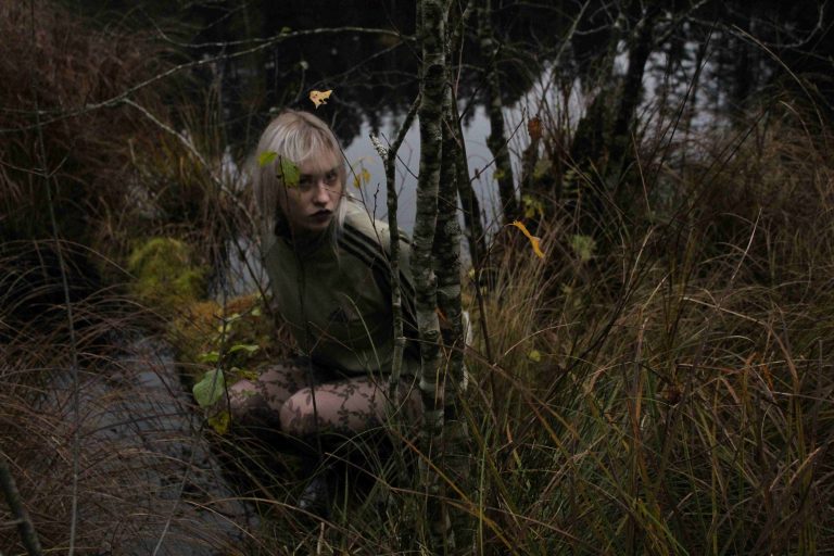 „Jaunojo tapytojo prizo“ laureatė Katrīna Levāne Panevėžyje pristatys parodą „žagata”