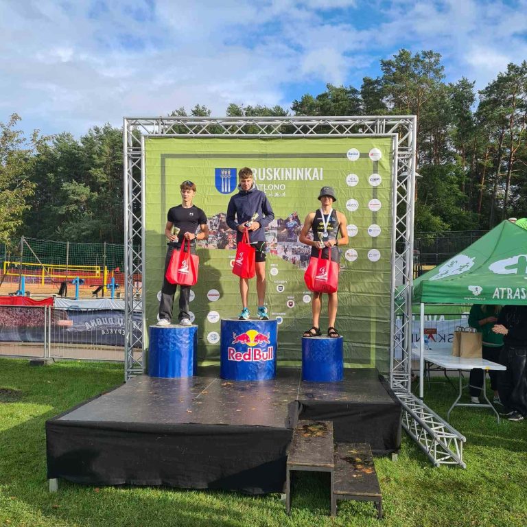 Panevėžio R. Sargūno sporto gimnazijos triatlonininkų triumfas – parvežtos net dvi Lietuvos taurės!