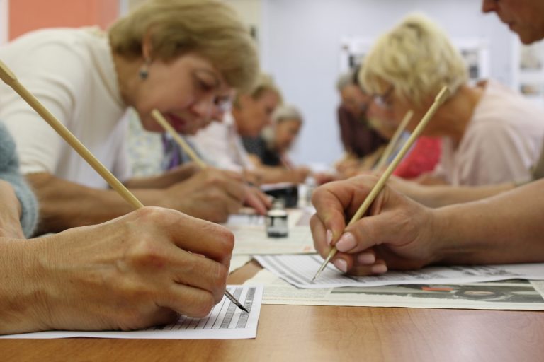 Kai žodis tampa meno kūriniu: kaligrafinė dedikacija Elenai Mezginaitei Kai žodis tampa meno kūriniu: kaligrafinė dedikacija Elenai Mezginaitei